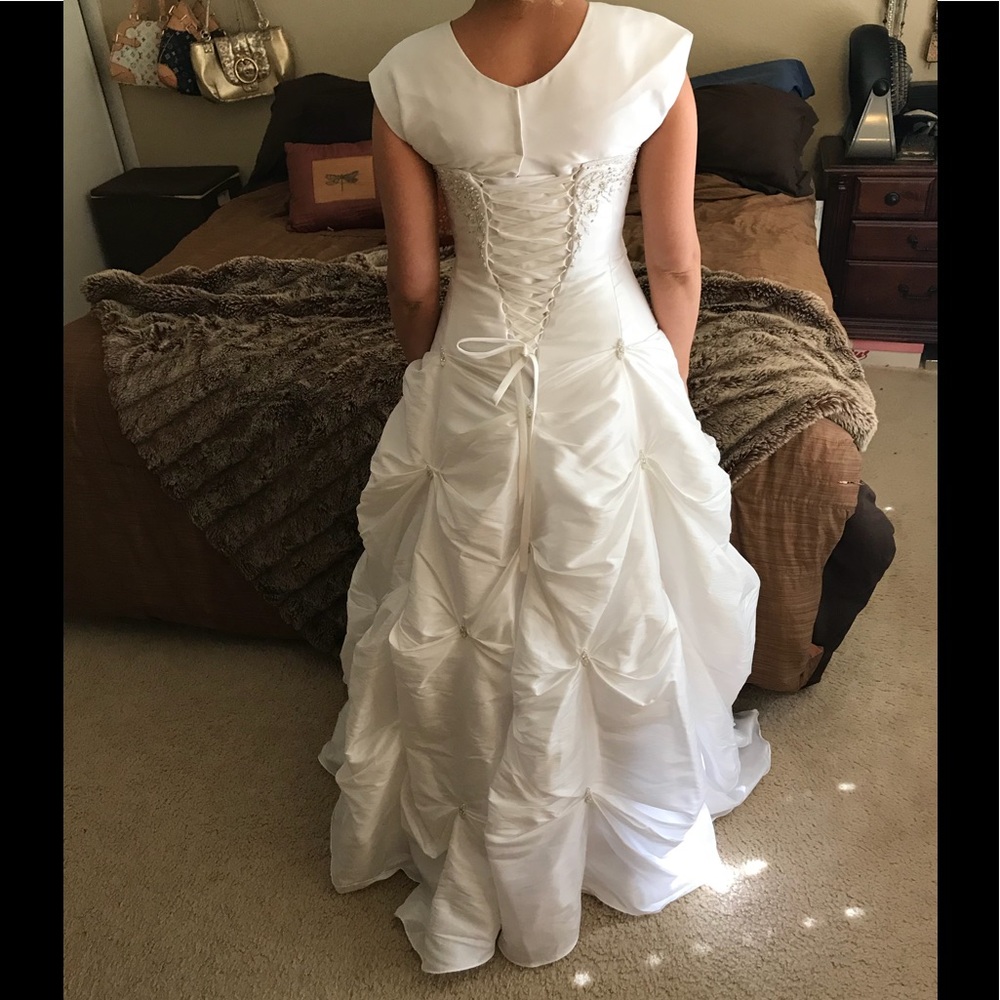 Alfred Angelo Modest Corset Lace Up Wedding Dress - Picture 7 of 8